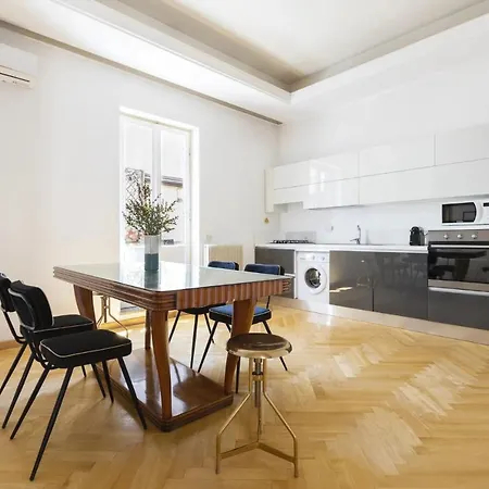 Apartment Entire Building With 4 Near The Colosseum Rome
