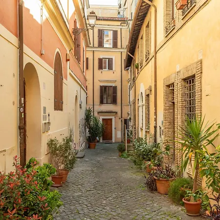 Apartment Entire Building With 4 Near The Colosseum