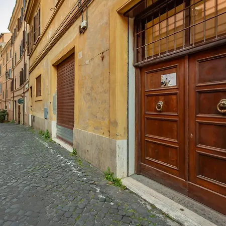 Apartment Entire Building With 4 Near The Colosseum Rome