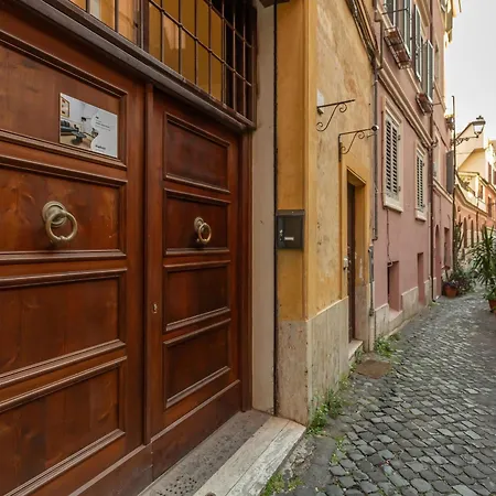 Entire Building With 4 Near The Colosseum Apartment *